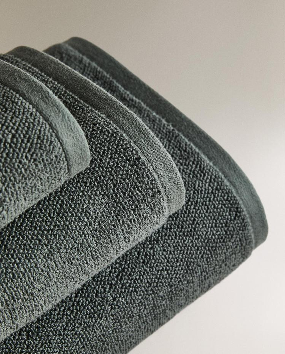 ZARA HOME ПОЛОТЕНЦЕ С ВЫШИВКОЙ, ЗЕЛЕНЫЙ