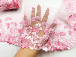 Вышивка на сетке, 18,5 см, ЛЕВАЯ, цветы на нежно-розовом фоне (Артикул: VS-2034), м