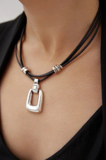 Колье Ciclon, Kubik Chik, кожаное, со вставкой, CN-243803-00 (серебристый)