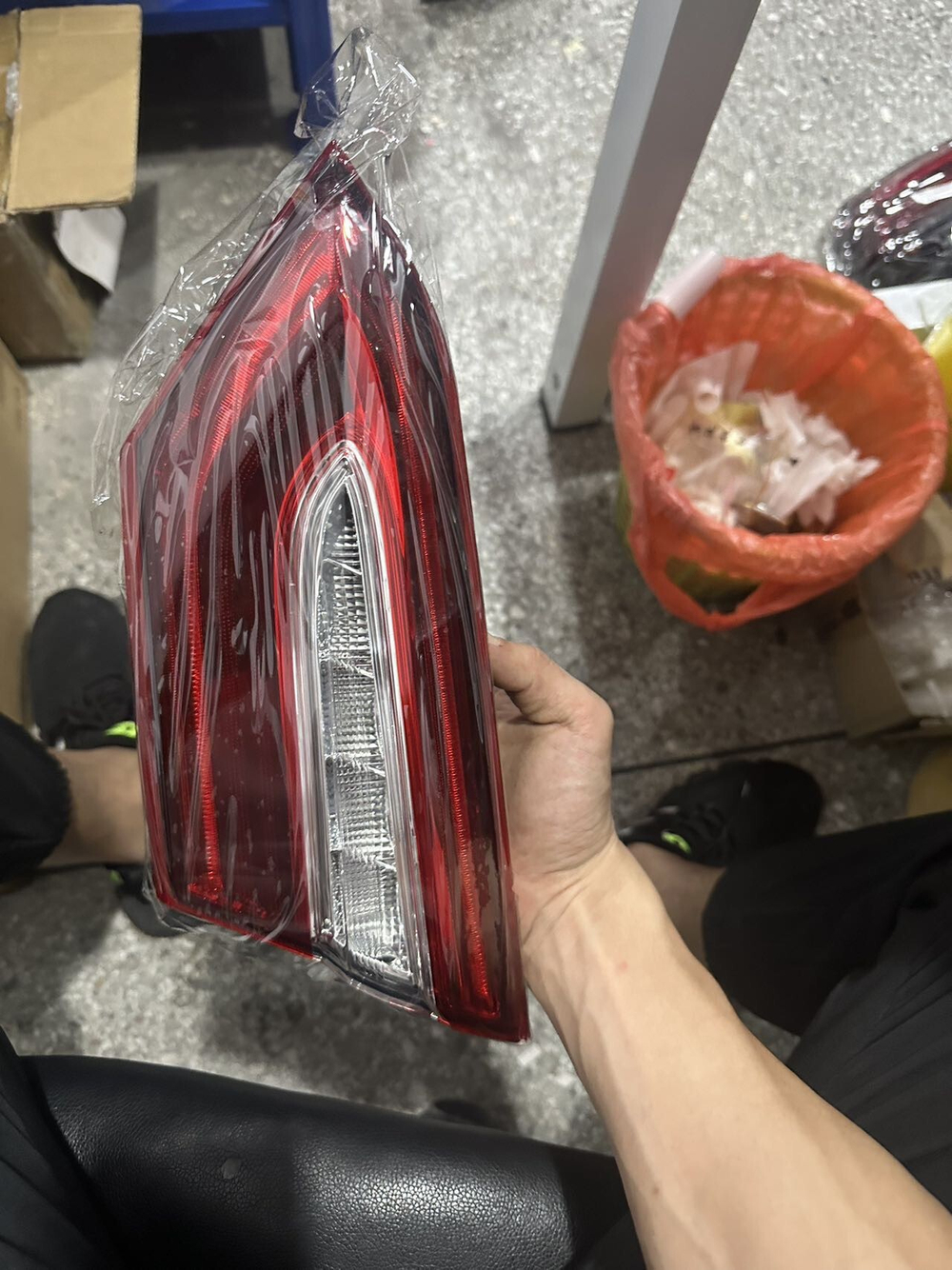 Задний левый или правый фонарь (Tail light) Toyota Camry оригинал