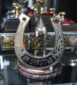 Конь с подковой "На счастье" с яшмой