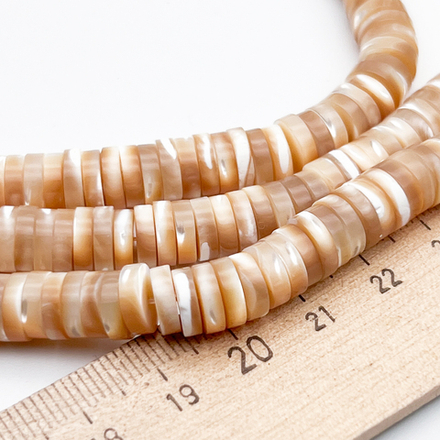 Перламутр тонированный, цвет бежевый, размер около 8,3*2,3 мм, цена за отрезок 9 см (1/4 нити)