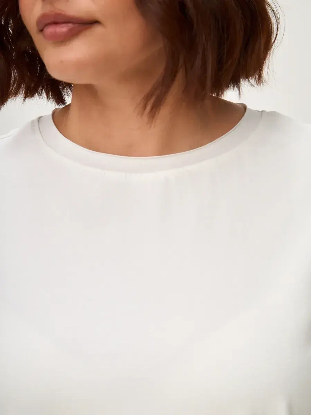 Футболка дизайнерская оверсайз с фигурным низом экрю