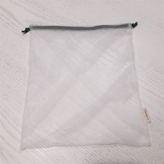 Причина уценки: криво вшит ярлык/небольшая грязь/торчащие нитки/кривой шов/следы от шариковой ручки.