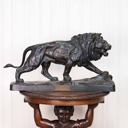 Кабинетная скульптура «Идущий лев»