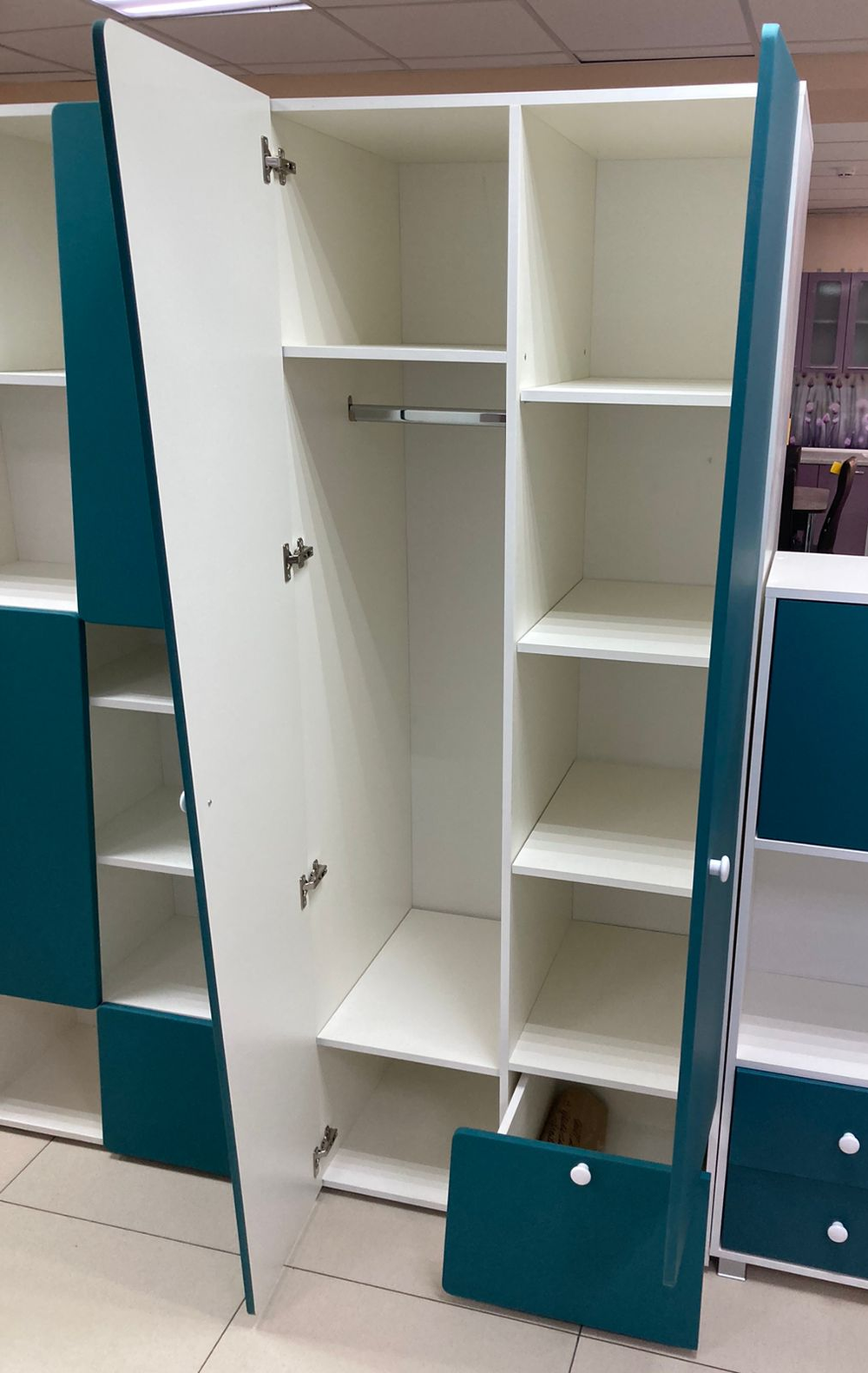 Шкаф 2-х дверный с ящиком Диагональ МДФ белый/аквамарин