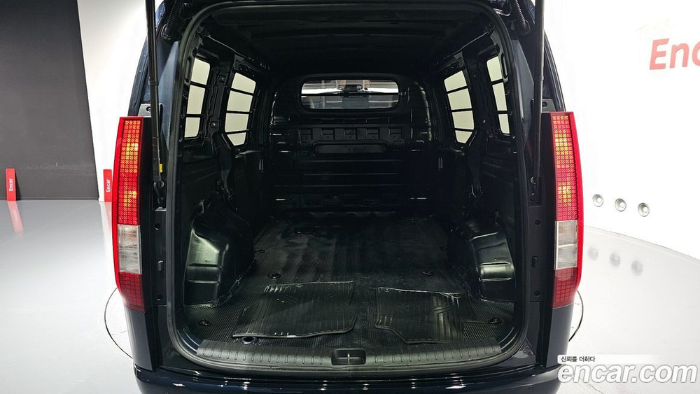 Hyundai Staria Cargo 3-х местный (06.2021)