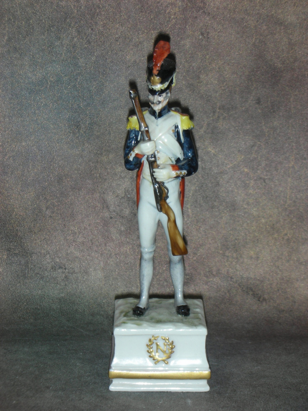 Статуэтка. Фарфор. Солдат Стрелок гренадёр. Cacciapuoti. Италия