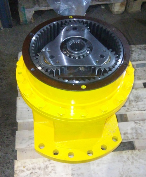 Редуктор поворота Komatsu PC200-8