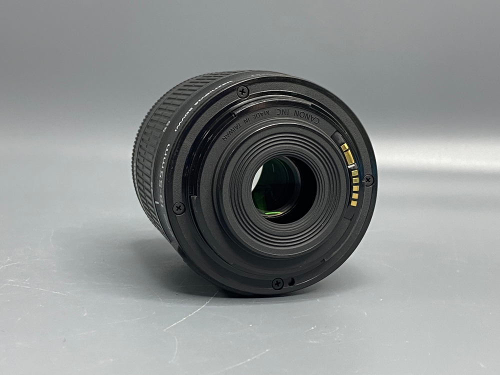 Canon EOS 700D kit 18-55mm IS STM 1.500 кадров