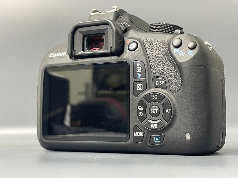 Canon 1200D Kit 18-55mm 3.5-5.6 II 900 кадров