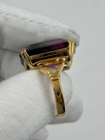 Кольцо с фиолетовым кристаллом