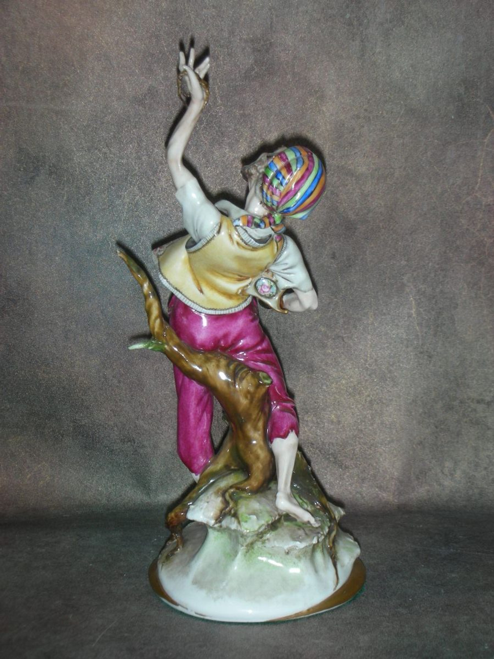 Статуэтка. Фарфор. Пират. Capodimonte. Италия