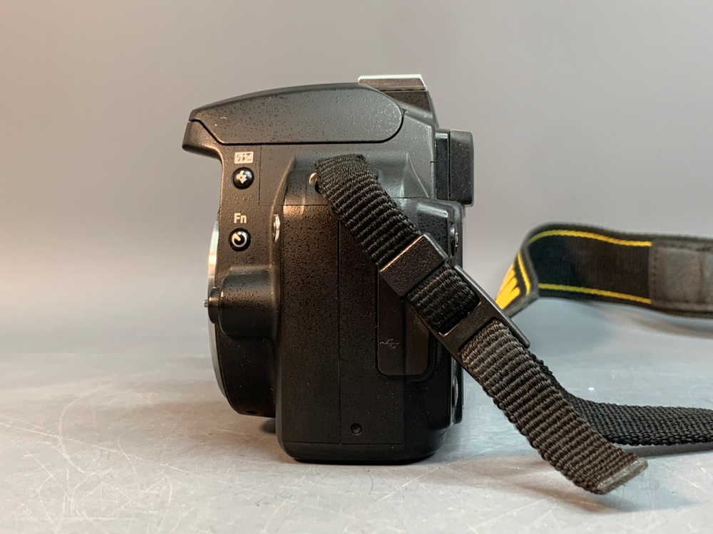 Nikon D40 kit 18-55mm 3.5-5.6G II ED 28.000 кадров