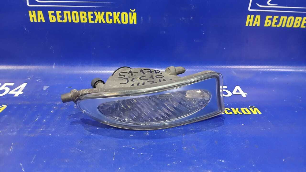 Туманка правая TOYOTA BREVIS 2001-2007