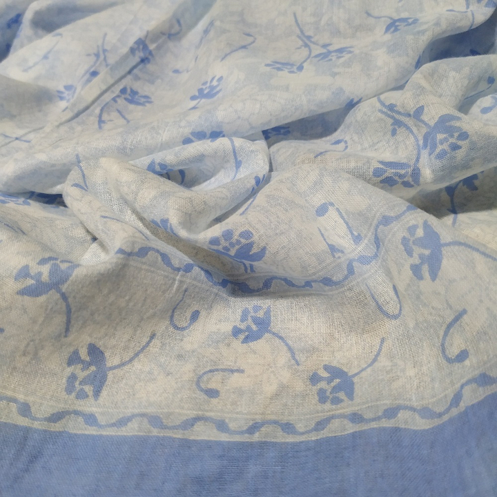 Платок материал Хлопок 100% "Цветы" цвет белый с васильковым 90x90 см.