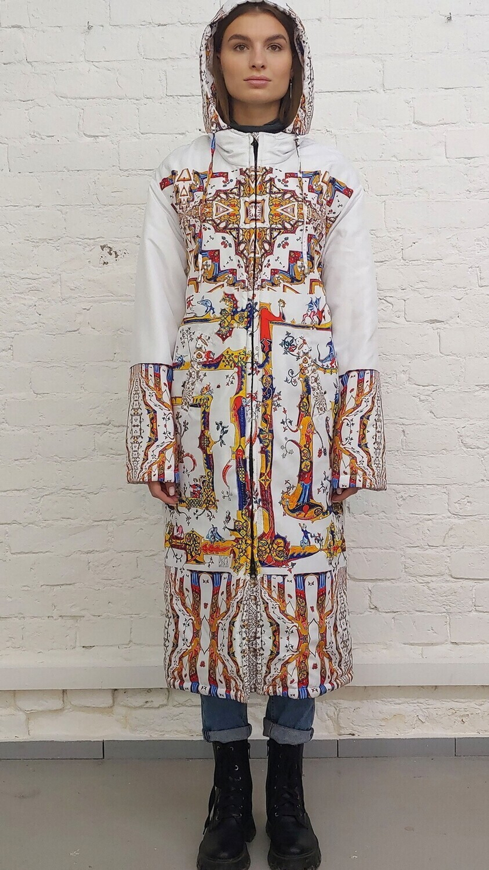 Пальто "Лабиринт 2", по мотивам средневековых буквиц и фантастических существ со страниц Псалтыри Латтрелла