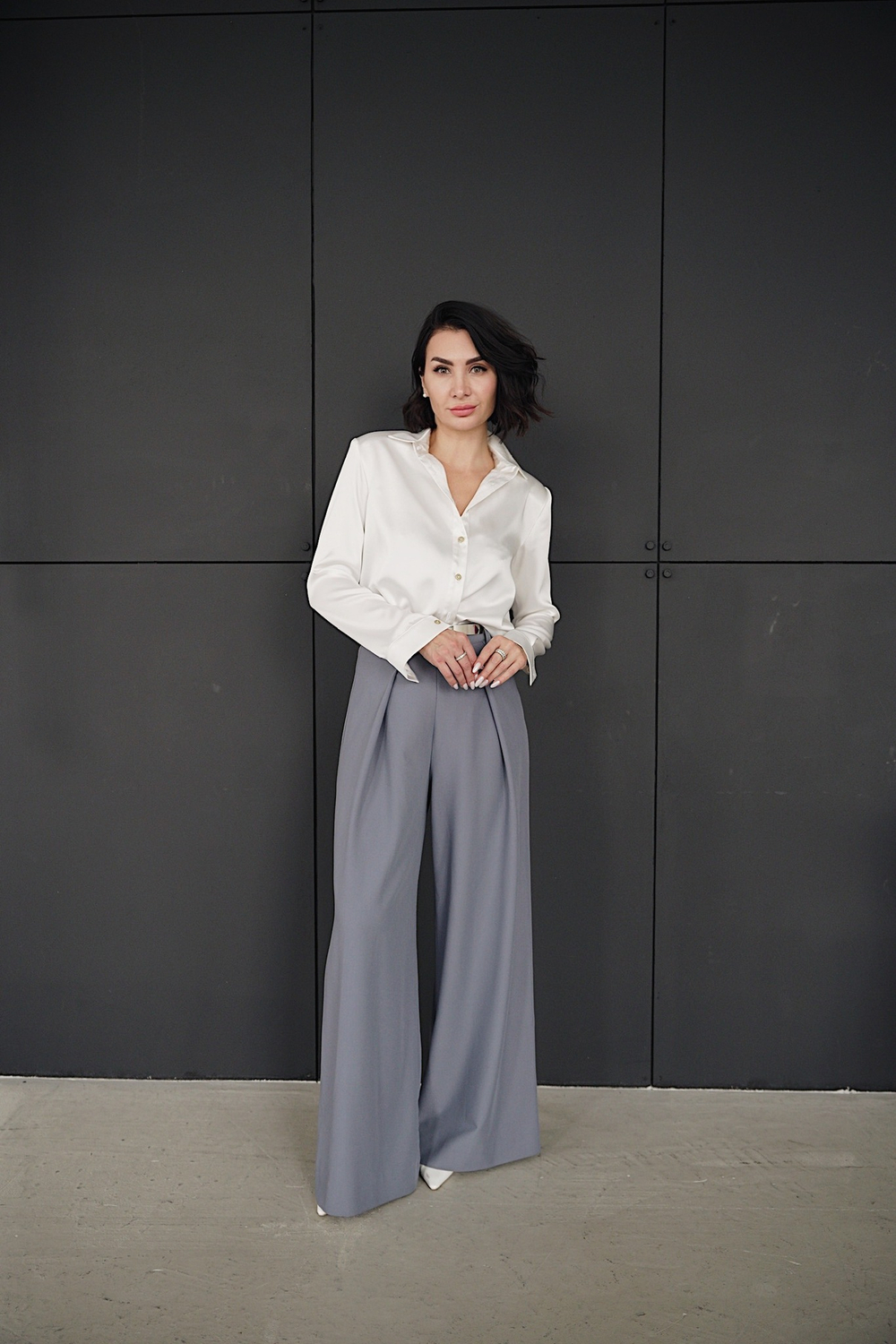 Блуза из обнимающего шелка в жемчужном