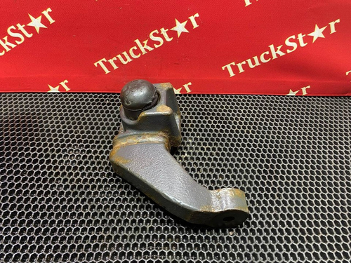 Кронштейн переднего амортизатора