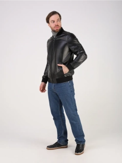 Кожаная куртка демисезонная бомбер под джинсы