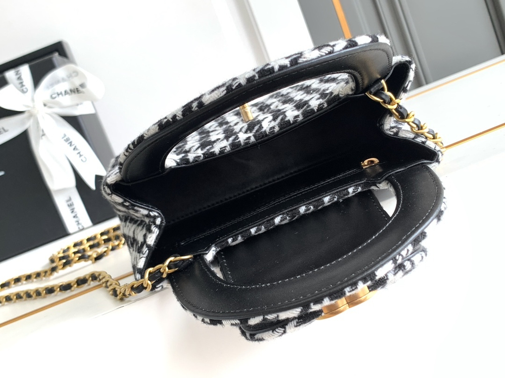 Chanel Bag 19 cm