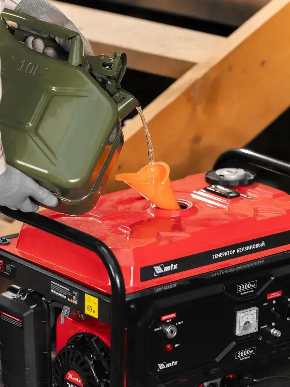 Генератор бензиновый MTX RS-4000E, 3.3 кВт мощность и 208 см3 объем двигателя, 15 л объем топливного бака, электростартер и блок AVR, 2 розетки и датчик уровня масла, 946125