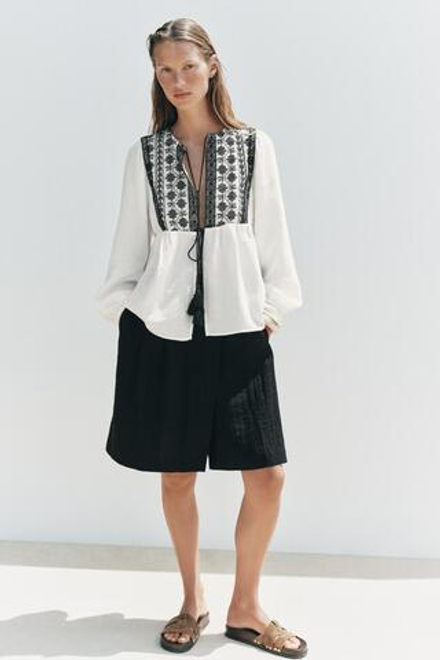 ZARA КУРТКА С КОНТРАСТНОЙ ВЫШИВКОЙ, БЕЛЫЙ/ЧЕРНЫЙ