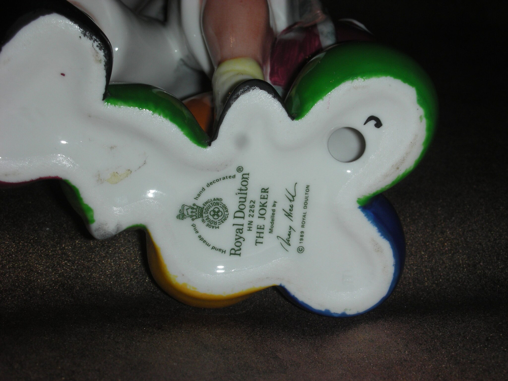 Статуэтка. Фарфор. Клоун The Joker. Royal Doulton. Англия