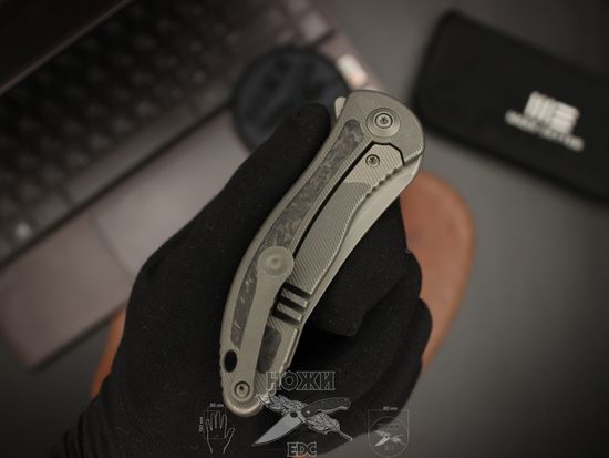 Складной нож WE Knife Mini Synergy 2011CF-A c клинком из стали CPM-20CV, рукоять титан