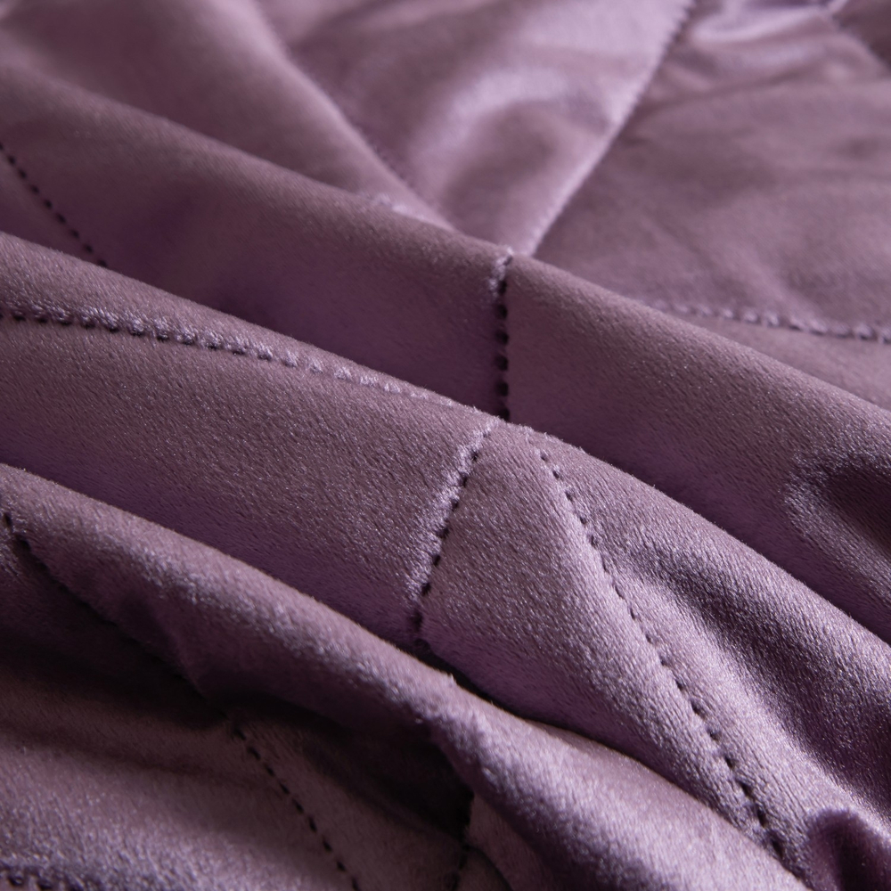 Велюровое покрывало в клетку и две наволочки OVL042