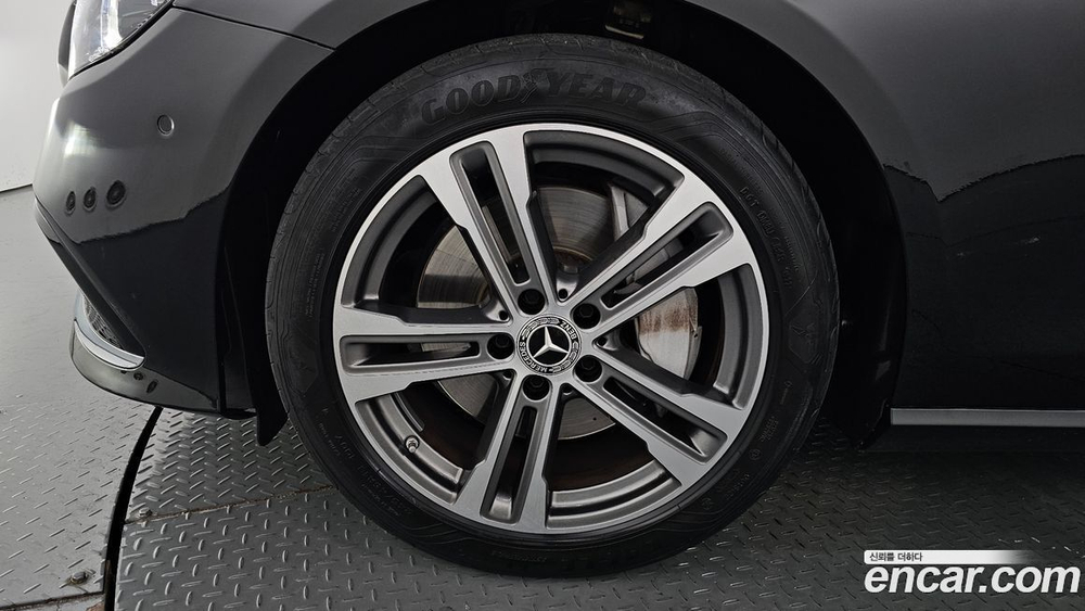 Mercedes-Benz E-Class W213 E350 4MATIC Avangarde (08.2022)