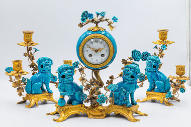 Часы и 2 канделябра. Гарнитур из з-х предметов в стиле шинуазри. Франция. Кон. 19 в. ? высота: 33,5