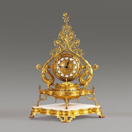 Часы антикварные в стиле историзм