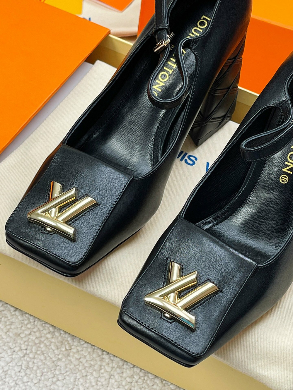 Louis Vuitton Shake Pump