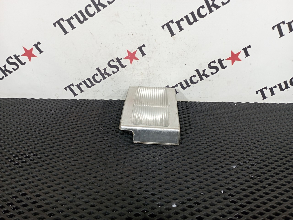 Плафон внутреннего освещения левый