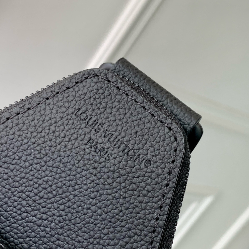 Louis Vuitton Avenue Slingbag