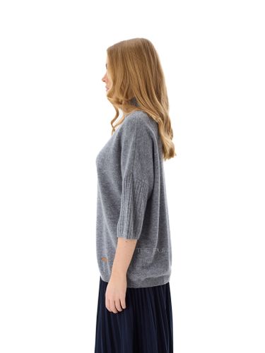 Шерстяной серый джемпер с коротким рукавом