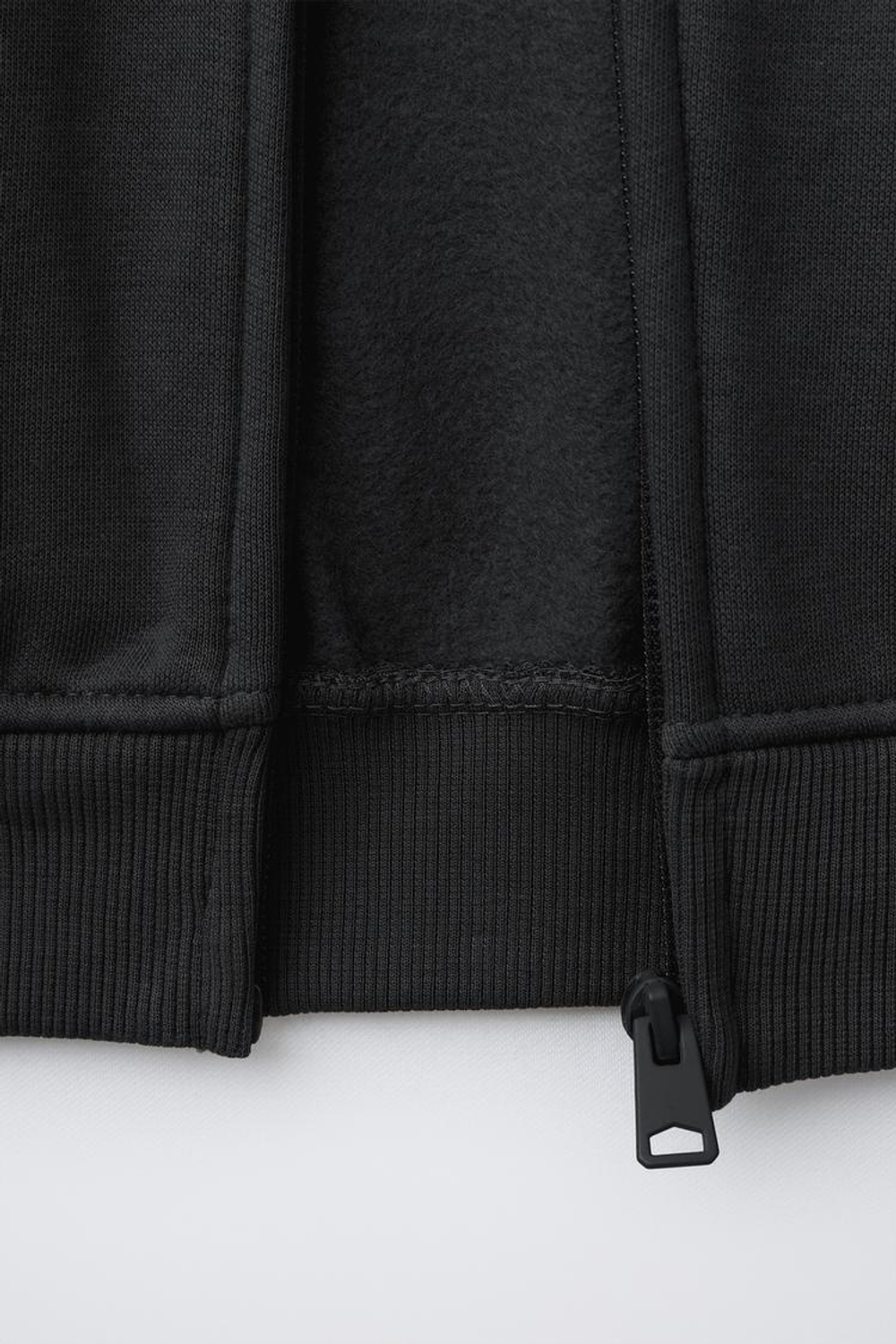 ZARA ОДНОТОННАЯ ТОЛСТОВКА ИЗ ФЛИСА С КАПЮШОНОМ, АНТРАЦИТОВО-СЕРЫЙ