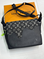 Сумка-мессенджер Louis Vuitton