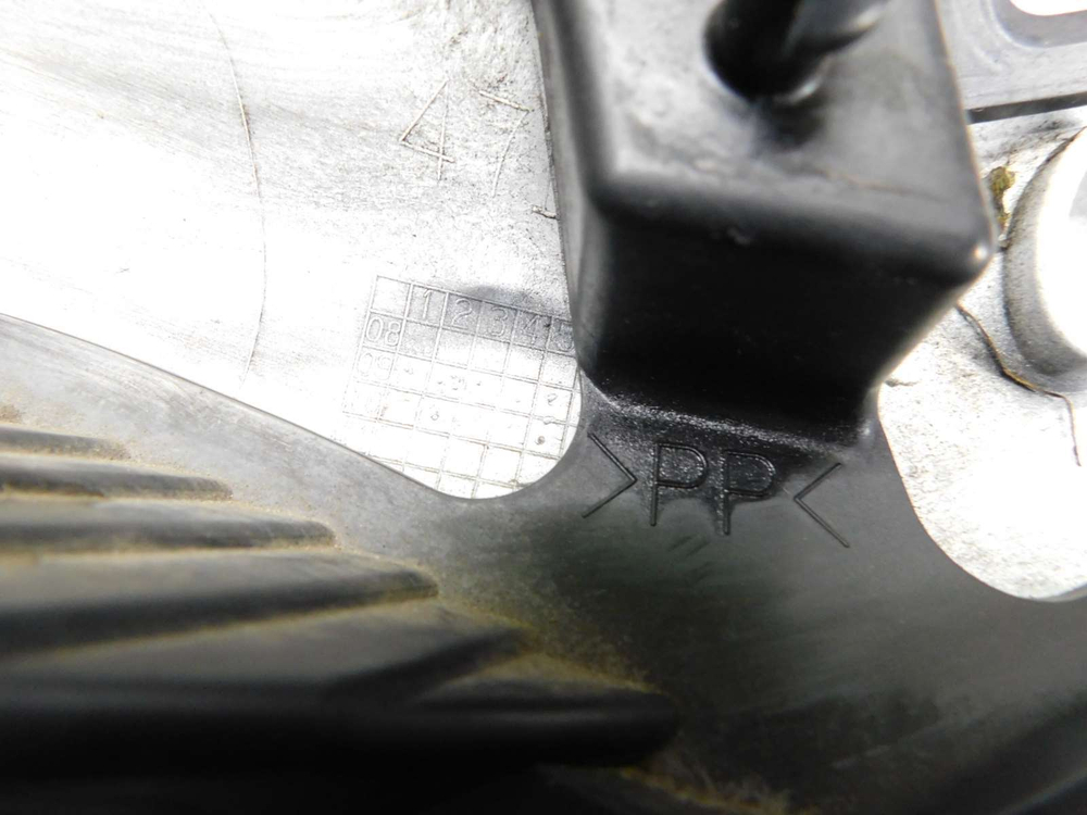 Пластик боковой правый Suzuki Gladius SFV650A 47111-44H