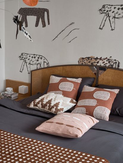 Простыня на резинке из премиального сатина темно-серого цвета из коллекции essential, 200х200х30 см