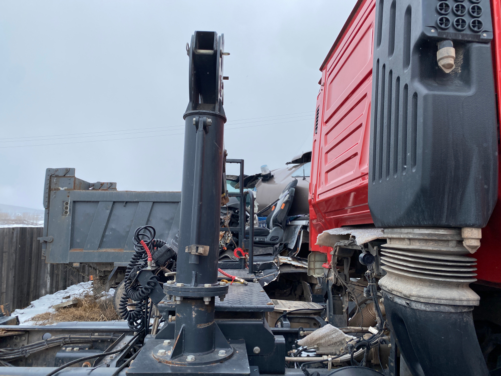 AMT N.V. 6329* 6x6 Седельный тягач с КМУ 632910 (Дизельный, 12,9 л, 476 л.с., МТ)