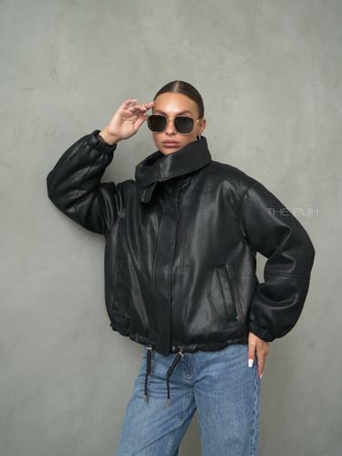 Черная куртка-пуховик из эко-кожи с накладным мехом