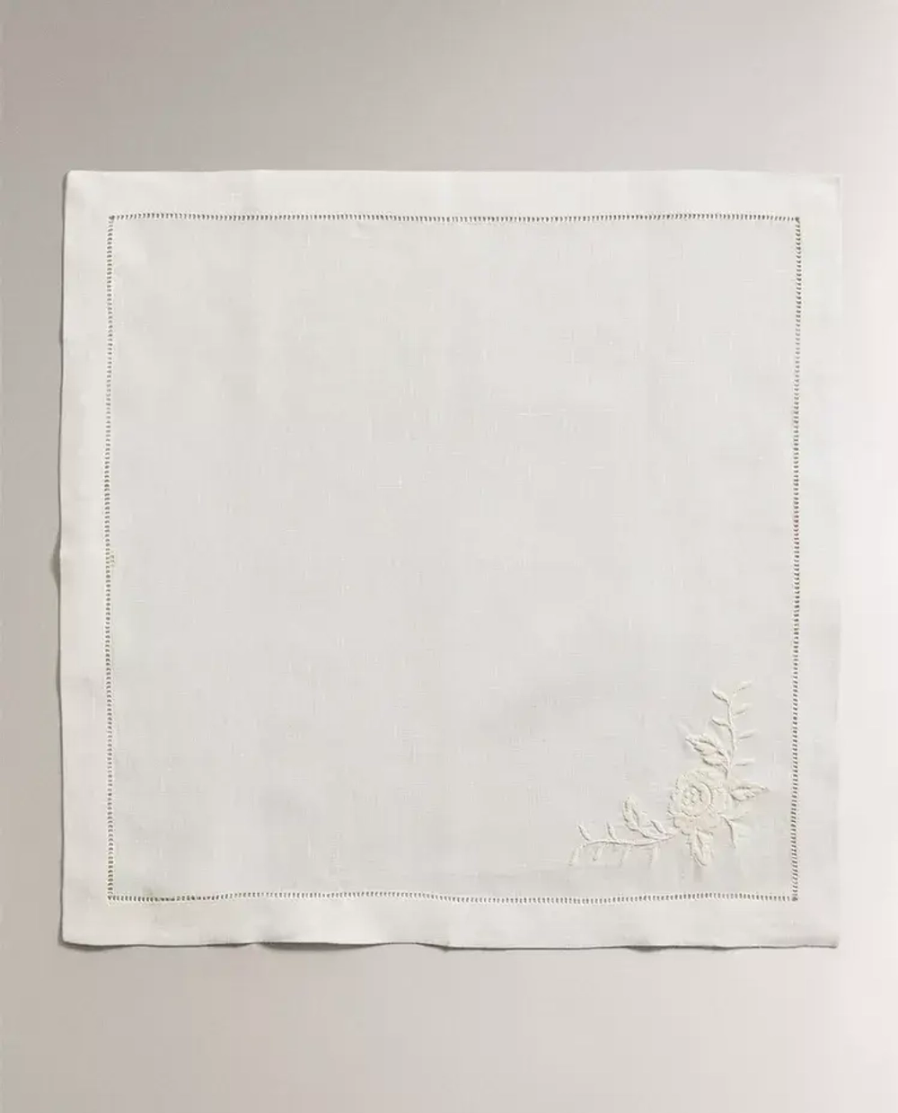 ZARA HOME САЛФЕТКИ С ВЫШИВКОЙ ( 2 ШТ.), КЭКРЮ