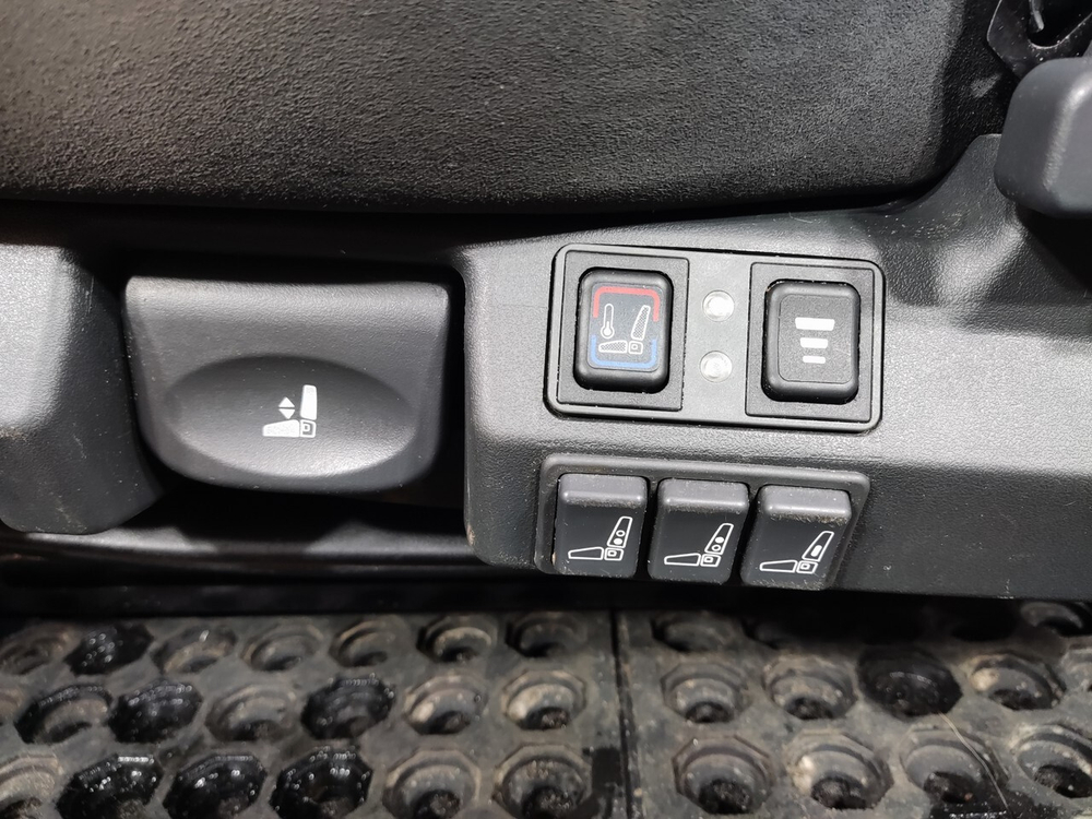 Комплект сидений пневматических 2023г