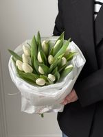 Букет из 15 белых тюльпанов