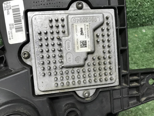 ПТФ правая Cadillac Escalade 4 (2014-2020) LED