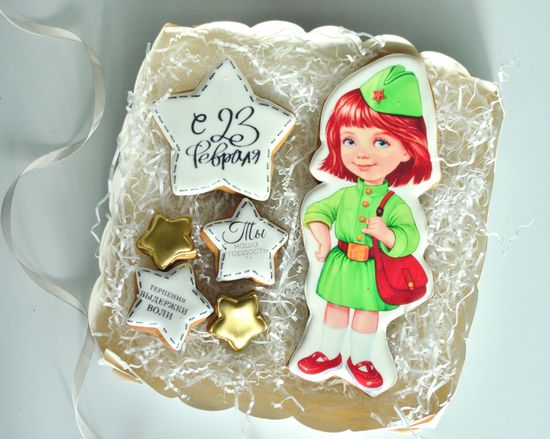 Набор пряников в коробочке на 23 февраля «девушка в пилотке»