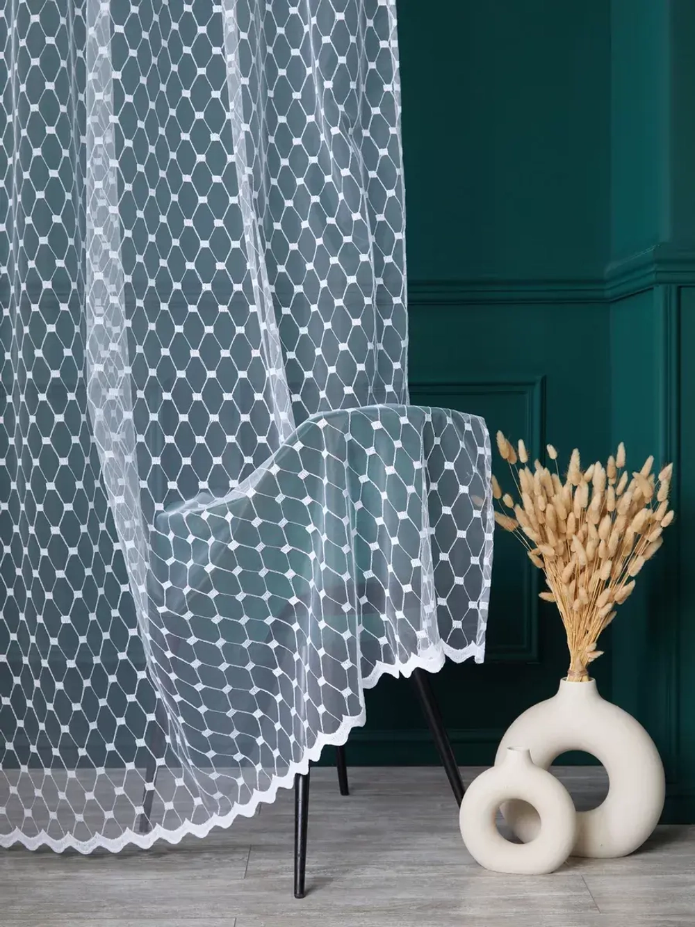 Тюль сетка белая с вышитым рисунком 300x250