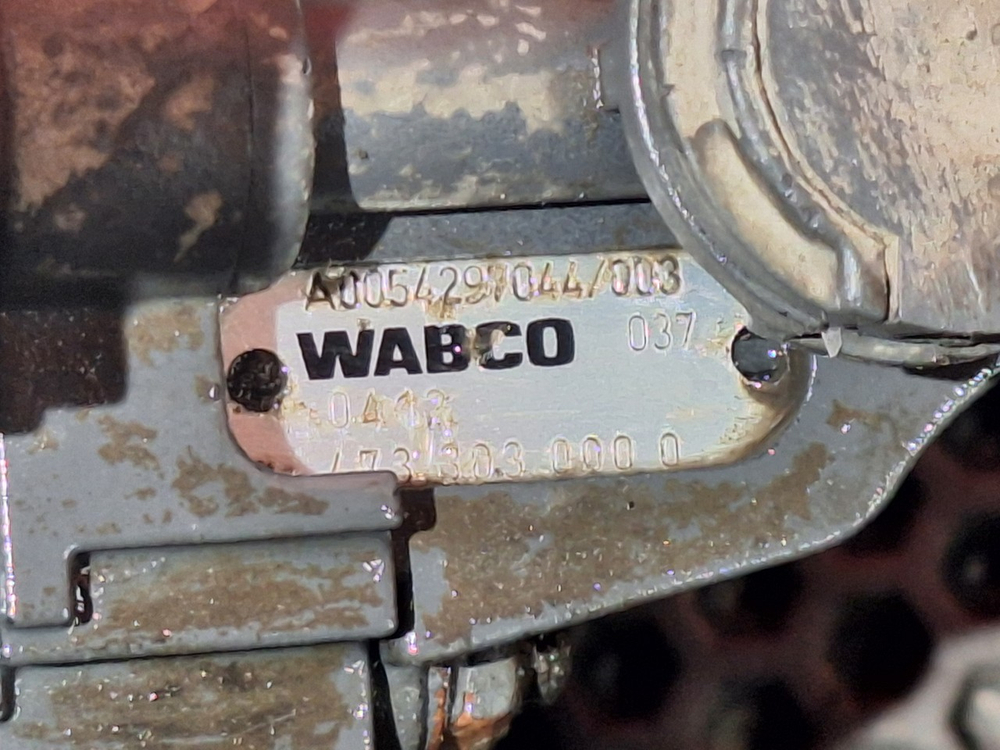 Клапан пневматический